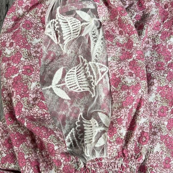 Urban Outfitters Women's Floral Blouse Mesh Sleeve Top Pleated Pink Rose Small - Picture 10 of 13